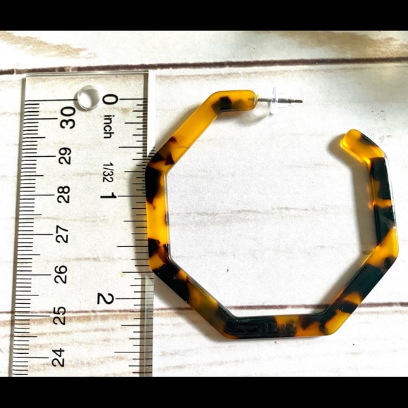 Acrylic Leopard Hoops - Picture 4 of 4